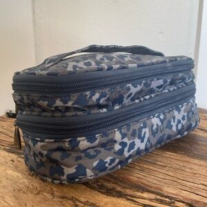 Lug double decker cosmetic case.